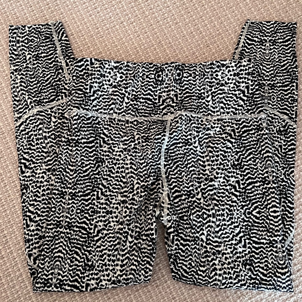 Varley Let’s Go Pocket 2.0 Leggings. Zebra print